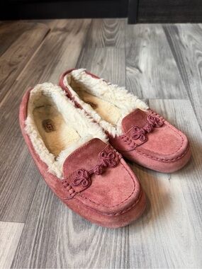 UGG Dakota Pink Rose Suede Moccasin Shearling Slippers Women’s 9 Cozy Y2K Preppy